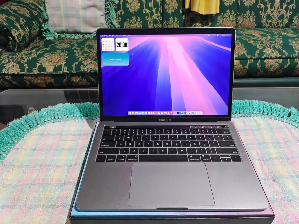 MACBOOK PRO 2019 TOUCHBAR RETINA – FULLSET MULUS SEPERTI BARU!