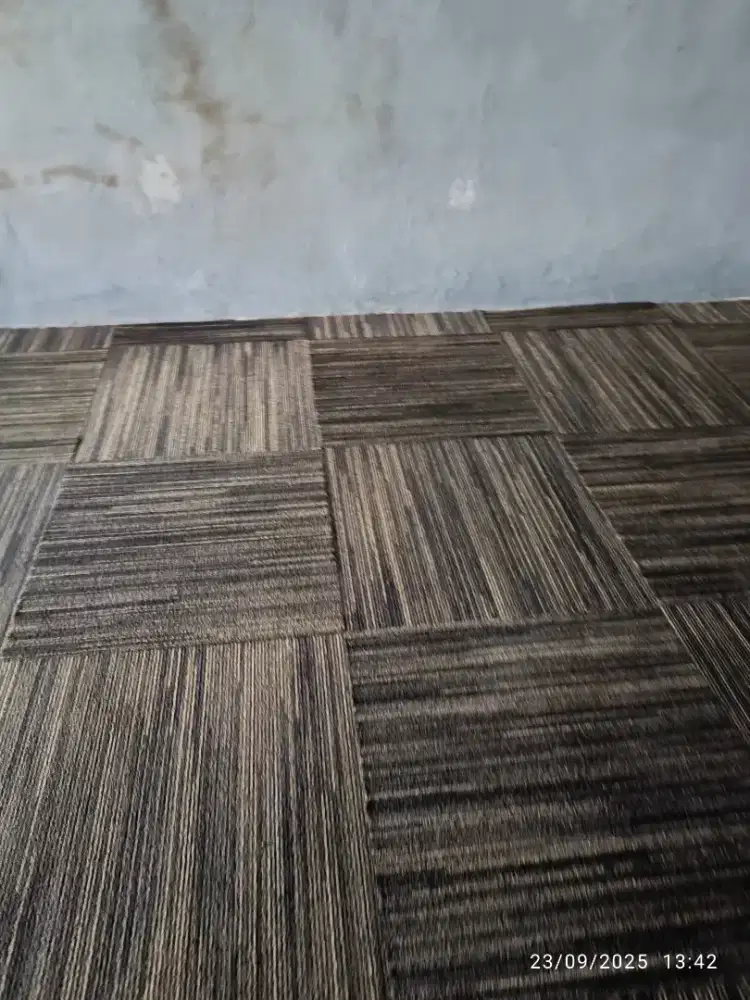 Karpet tile berbagaii ukuran bekas Berkualitas