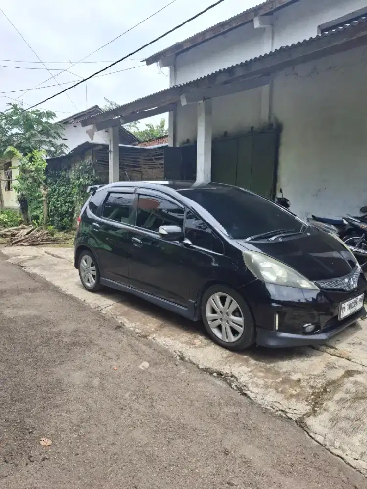 HONDA JAZZ RS AT MMC 2011