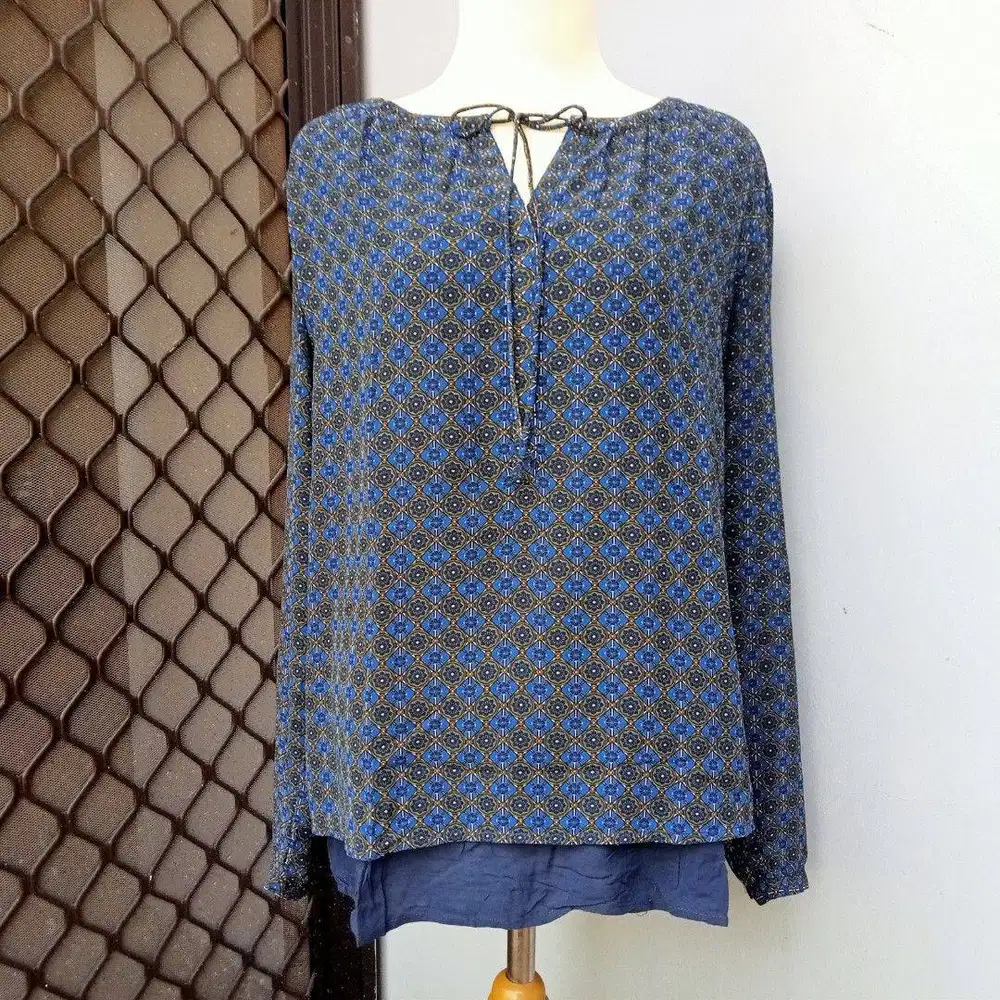 Blouse Batik Biru Casual Wanita