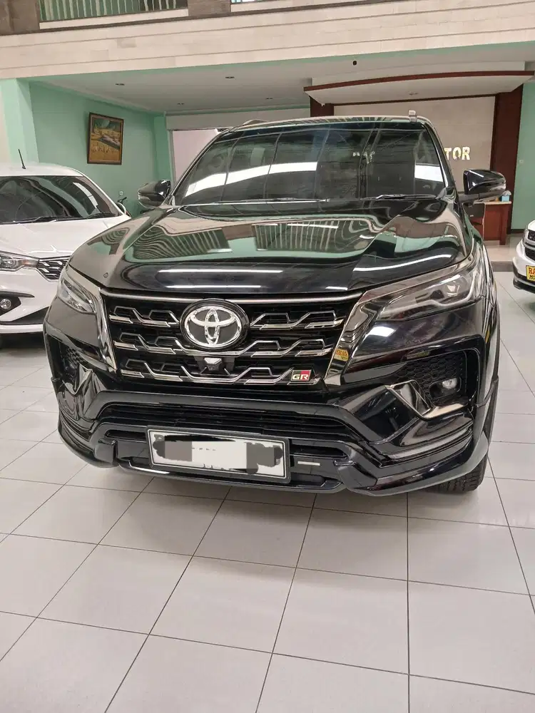 Toyota Fortuner VRZ GR Sport ' 2022 Hitam met A/T 2.8cc Solar