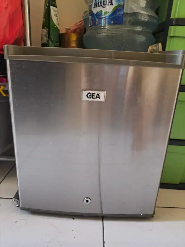 Kulkas Mini GEA