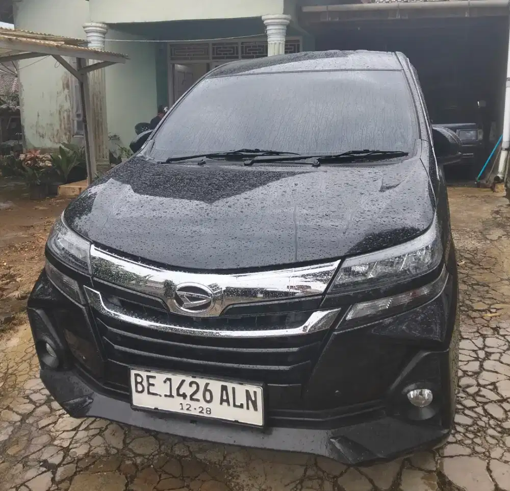 Xenia 1.5 R Deluxe Hitam M/T