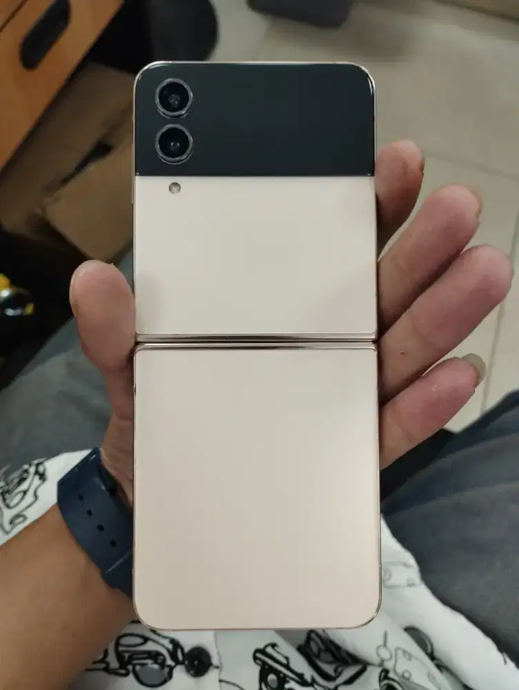 Samsung Z flip 4 5G NFC ram 8/256 resmi sein