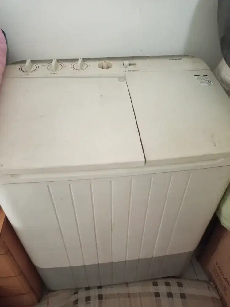 Mesin cuci 2 tabung merk Toshiba