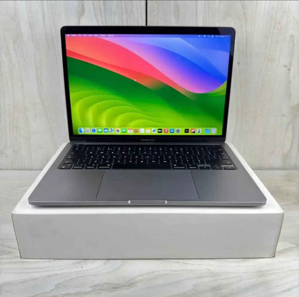Macbook pro m1 8/256 13 inch 2020