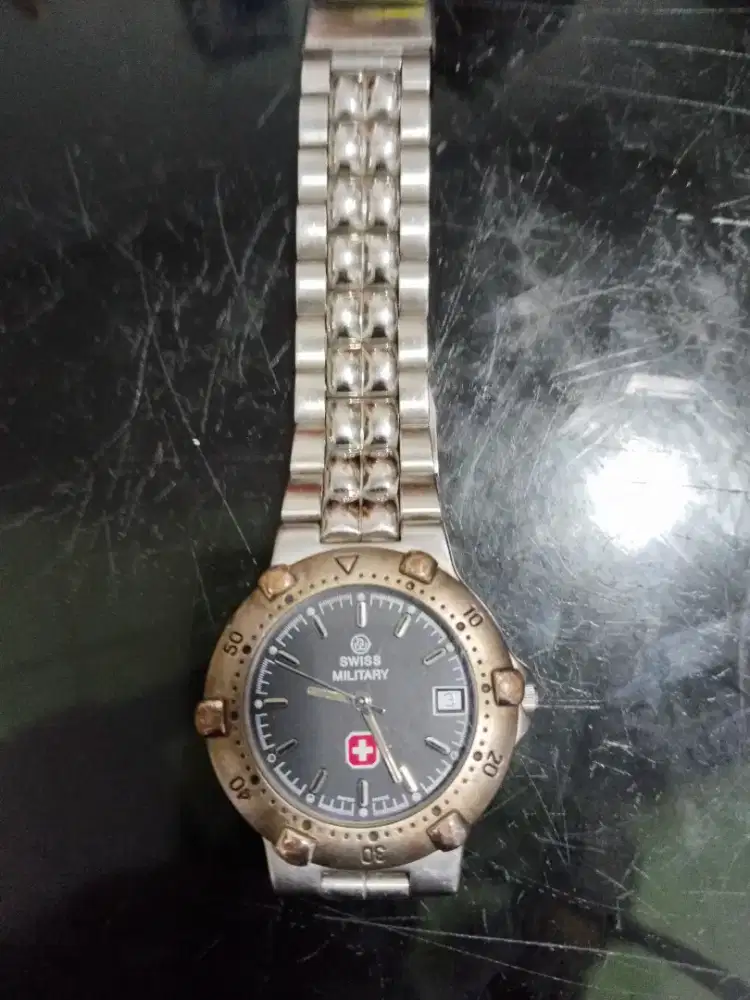 Jam tangan Swiss Military
