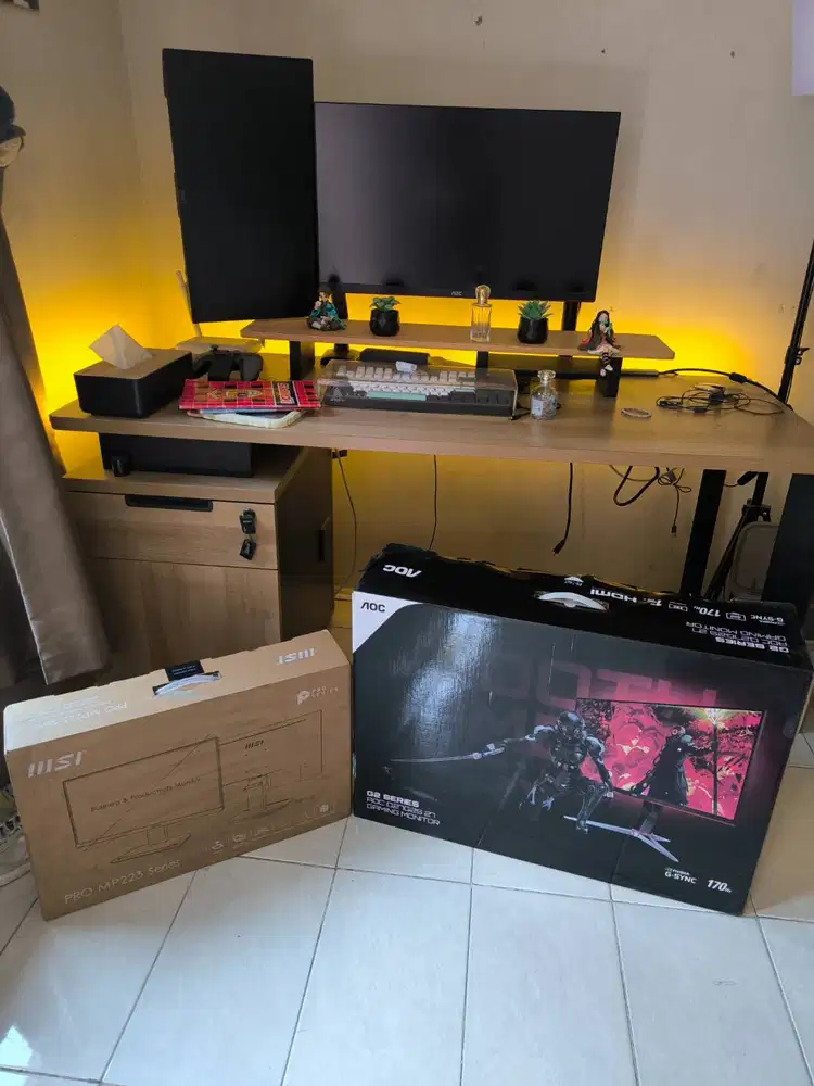 For sale monitor AOC 27 2K 170Hz dan MSI 22 Full HD 100Hz
