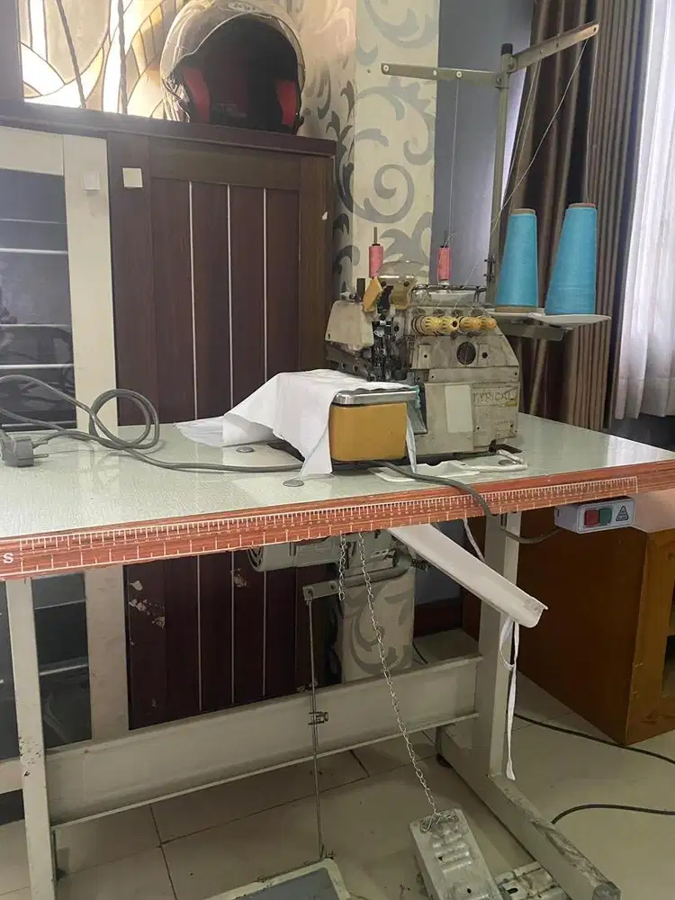 Mesin obras 4 benang typical 747