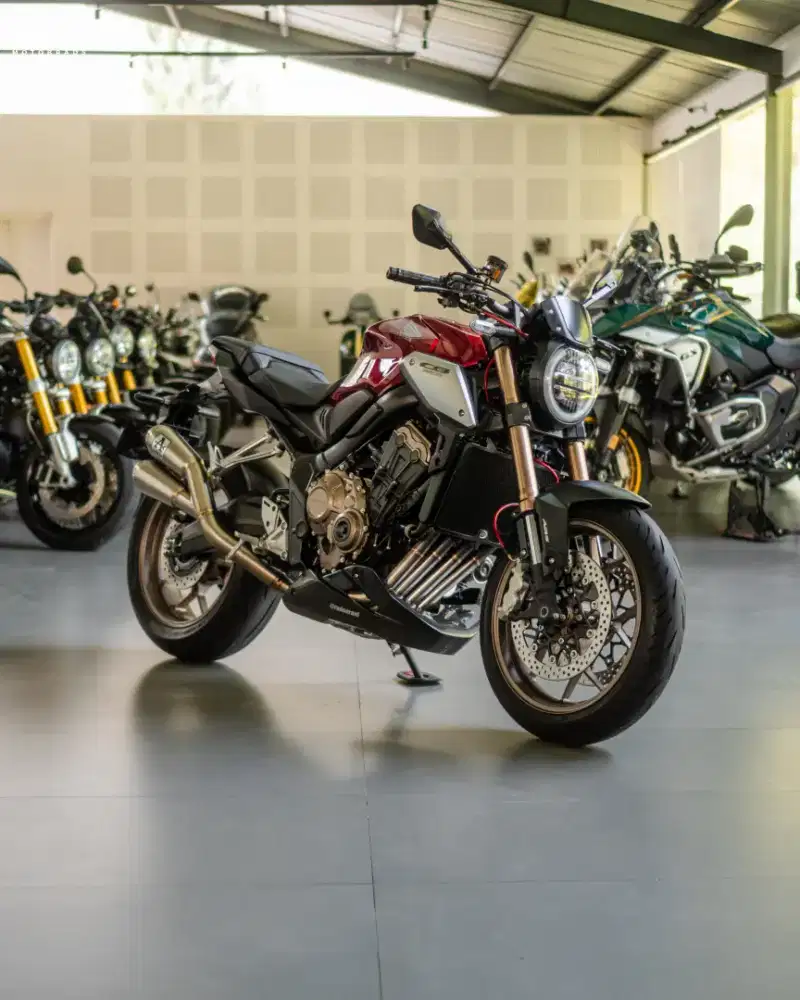 Honda CB650R Neo Candy Chromosphere Red 2022 Ex Tangan Pertama