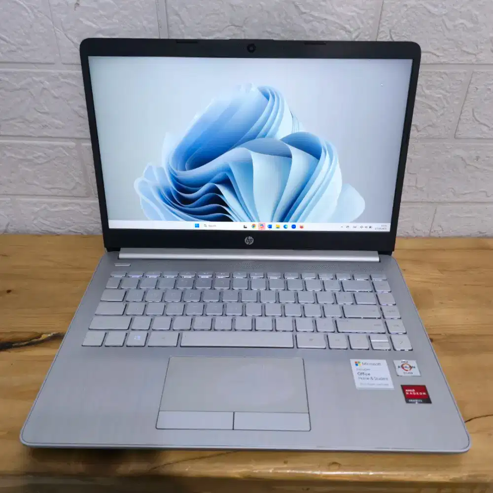 HP 14s-DK1507AU AMD ATHLON Silver 3050U RAM 4GB SSD 512GB TERMURAH