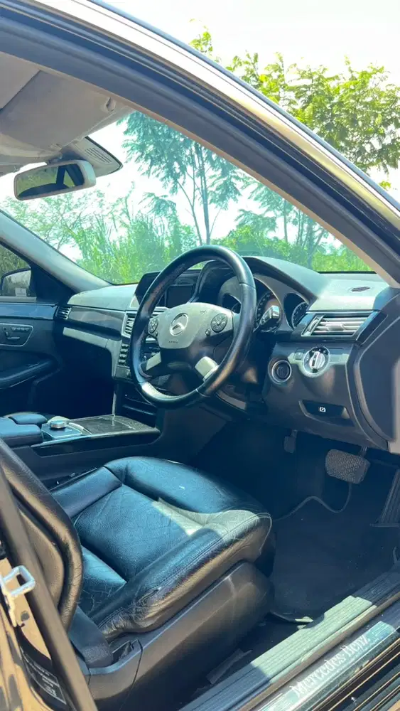 Mercedes-Benz E300 2010 Bensin