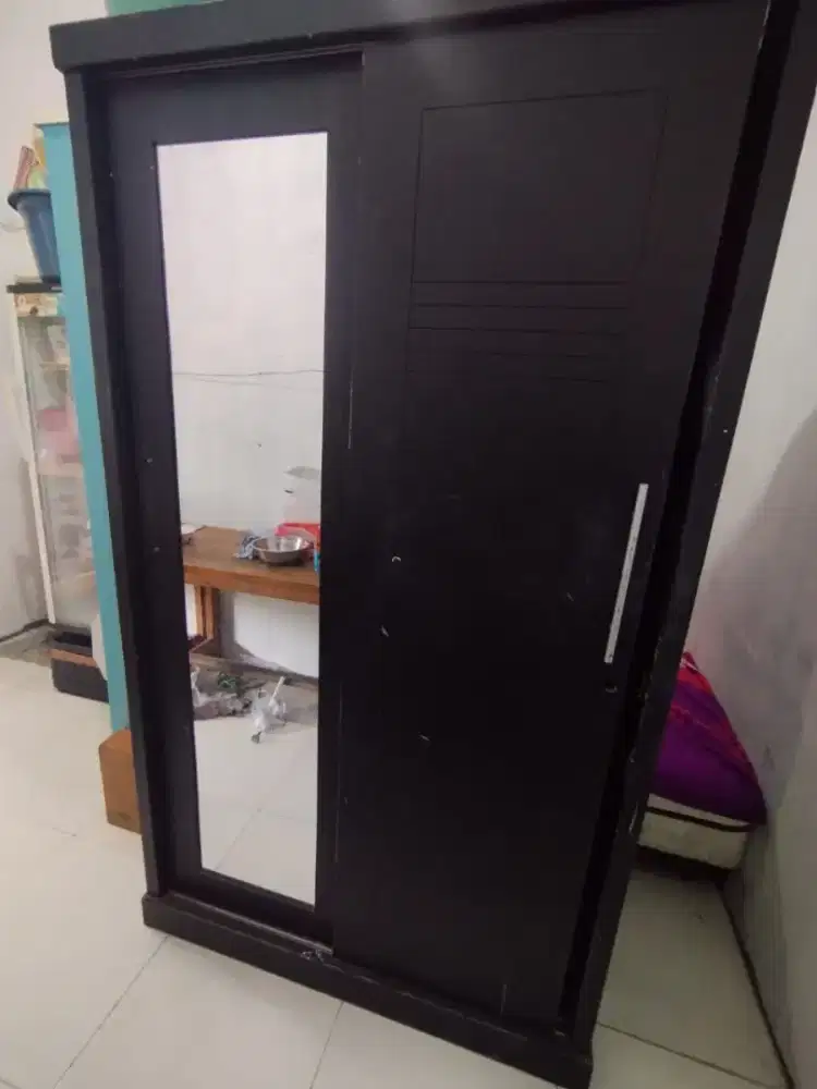 Lemari ukuran 140 bahan tebal..masih bagus