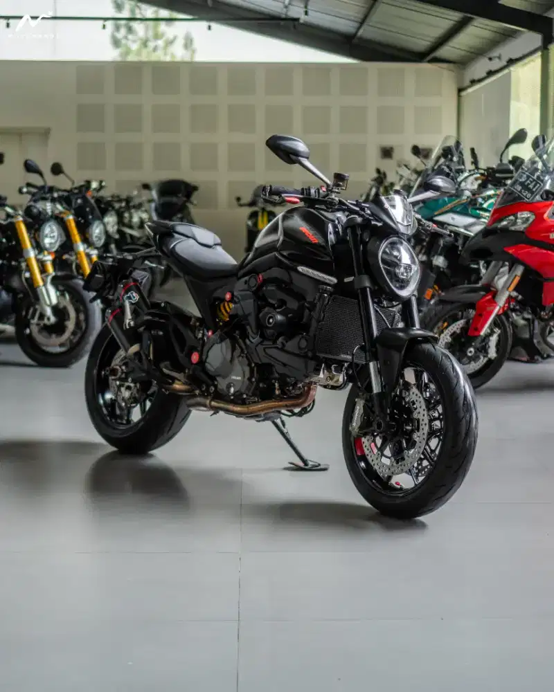 Ducati Monster 937 Dark Stealth 2022