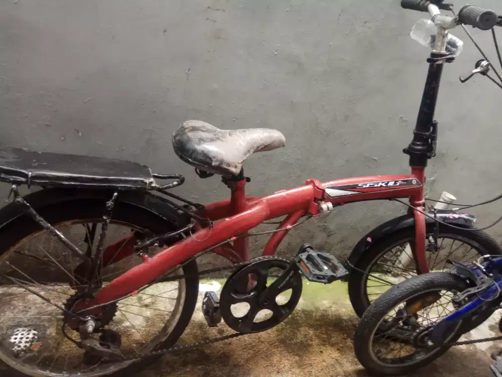 Sepeda lipat kondisi layak pakai.