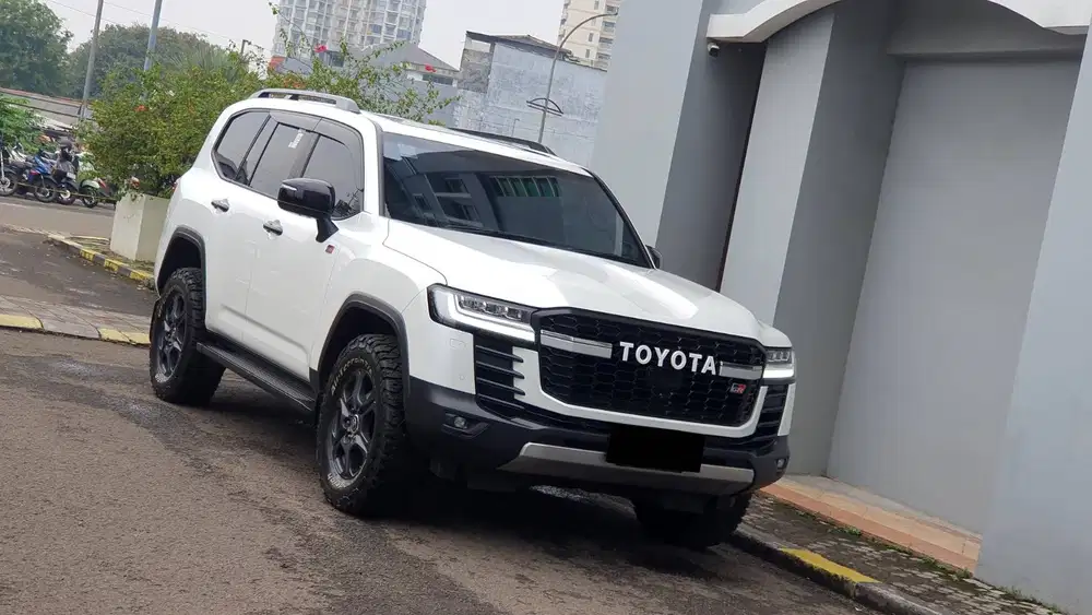 [ GARANSI 5TH ] Toyota Land Cruiser LC 300 GR-S VX-R VXR AT 2024/2025
