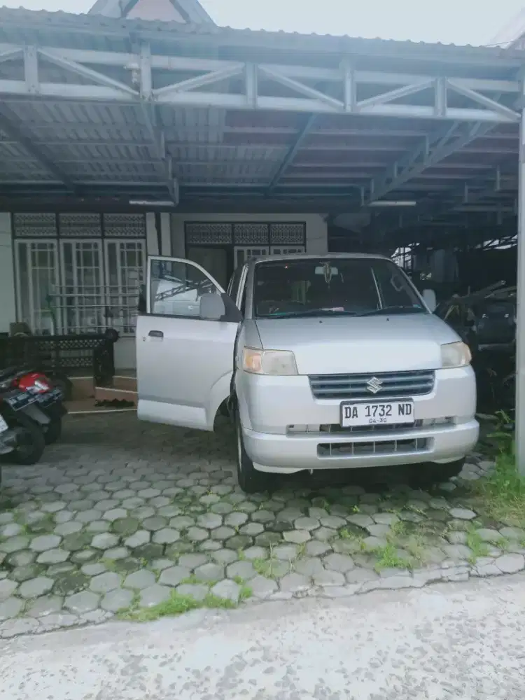 Suzuki APV tahun 2015 silver