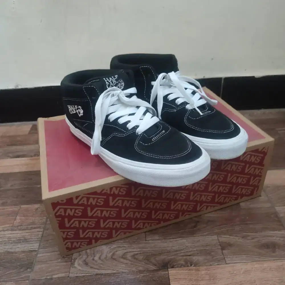 vans halfcab black and white