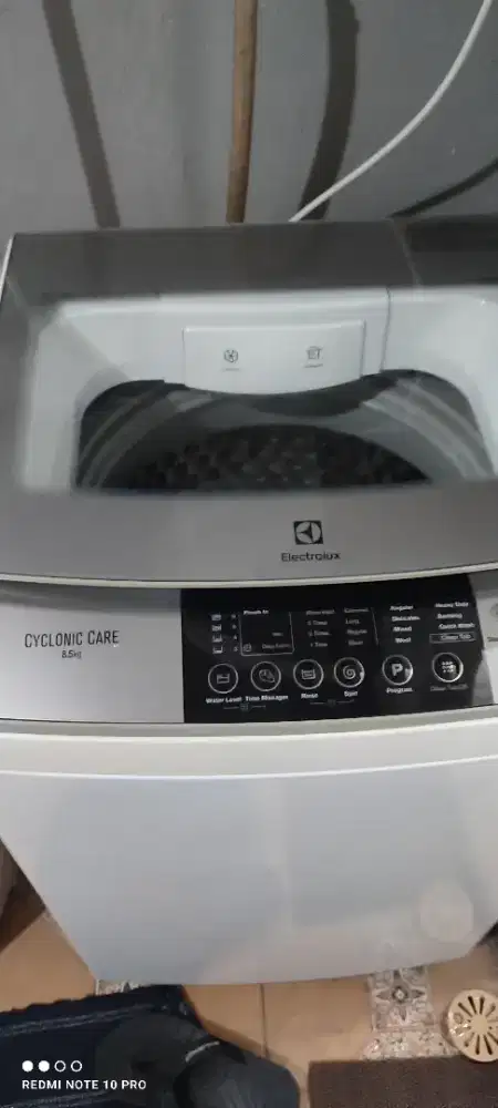 Mesin cuci elektrolux 8,5 kg bekas spt baru