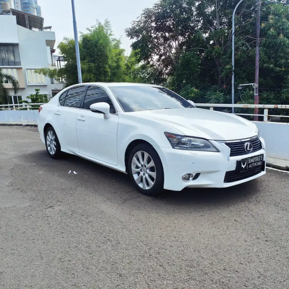 Km 57 ribu Lexus GS 250 putih at sunroof full spek terawat antik