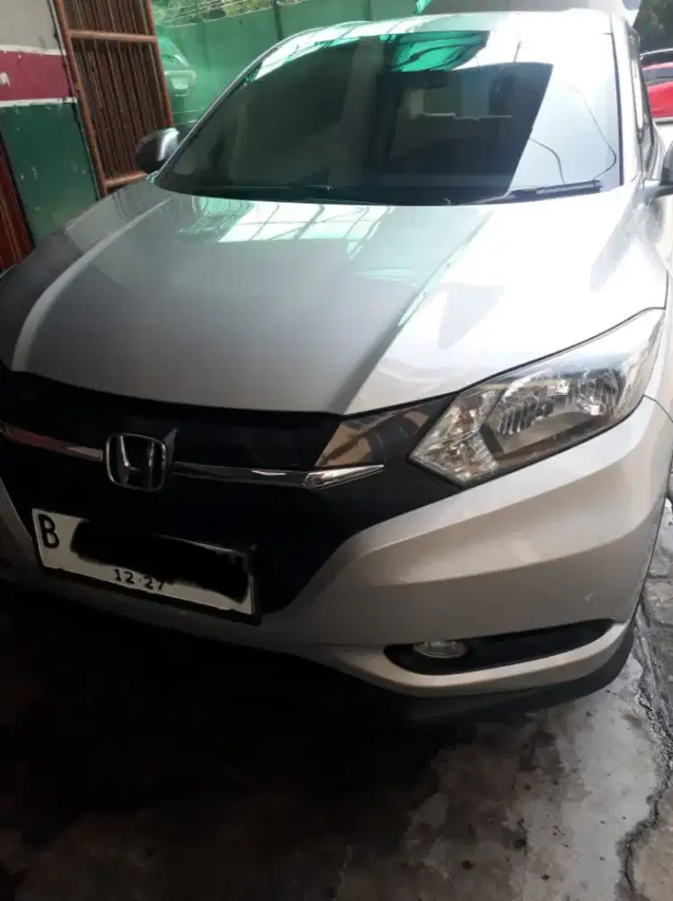 Honda HRV tipe E matic 2017 silver mulus siap pakai
