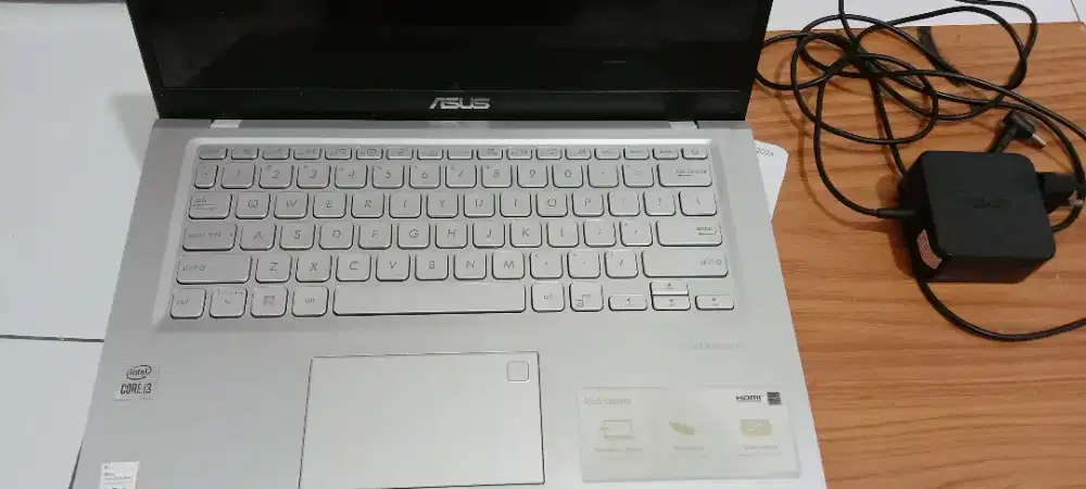 laptop asus warna silver pemakaian 2 tahun cuman buat kuliah