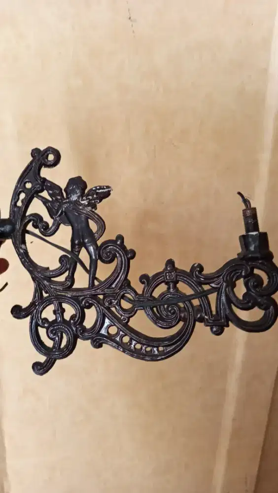 Cangkrangan lampu outdoor/indoor besi