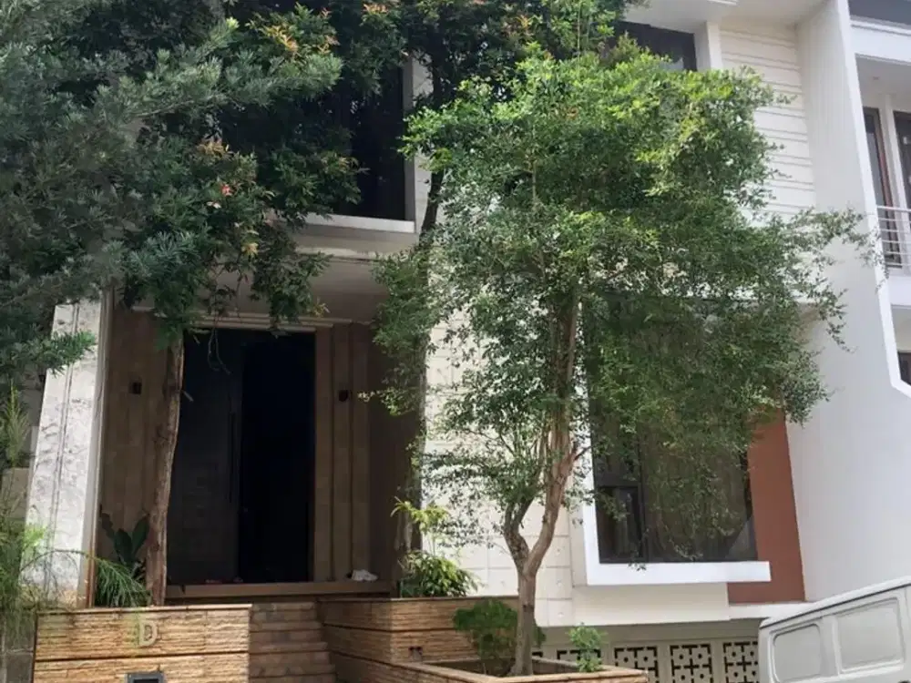 TURUN HARGA NICE TOWNHOUSE DEKAT MRT