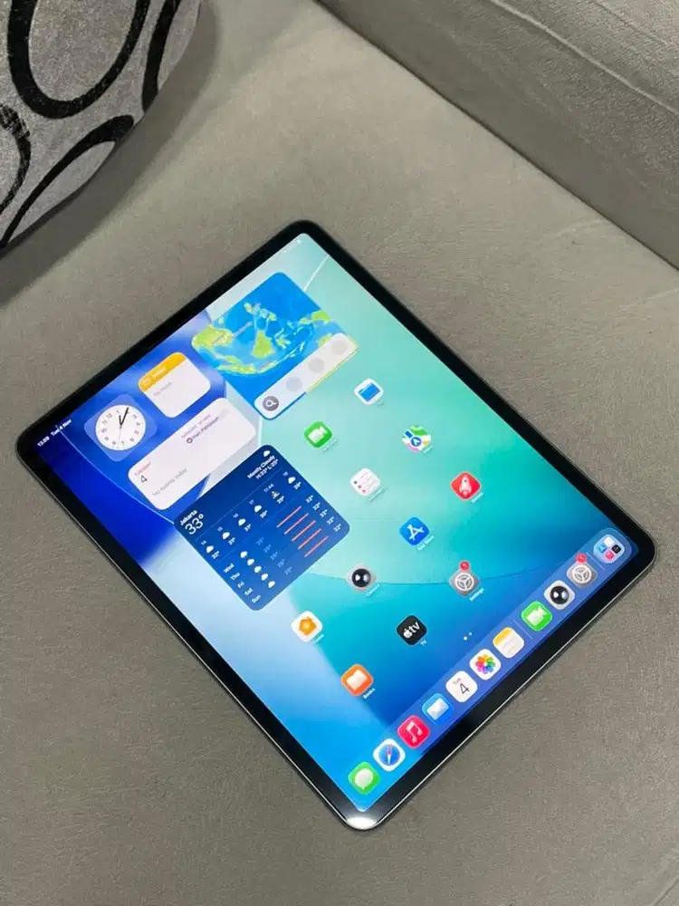 iPad Pro 2020 12.9inch 128GB Gray Wifi only Like New