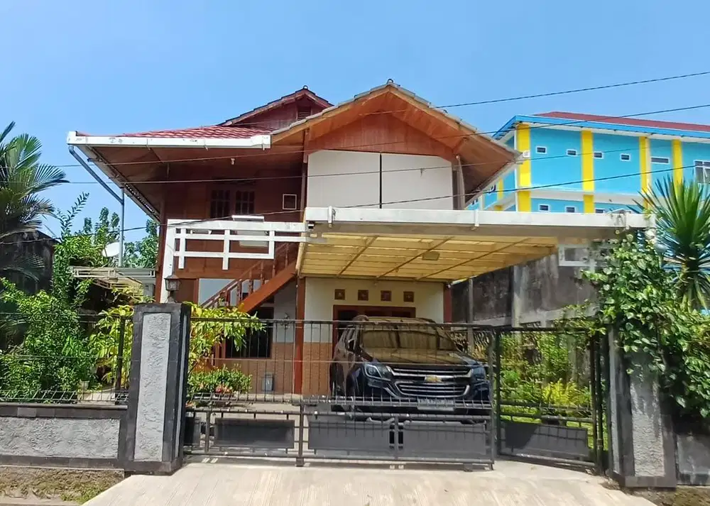 Dijual Rumah Cantik Etnik  2 Lt Halaman Luas Dekat Jogja Bay