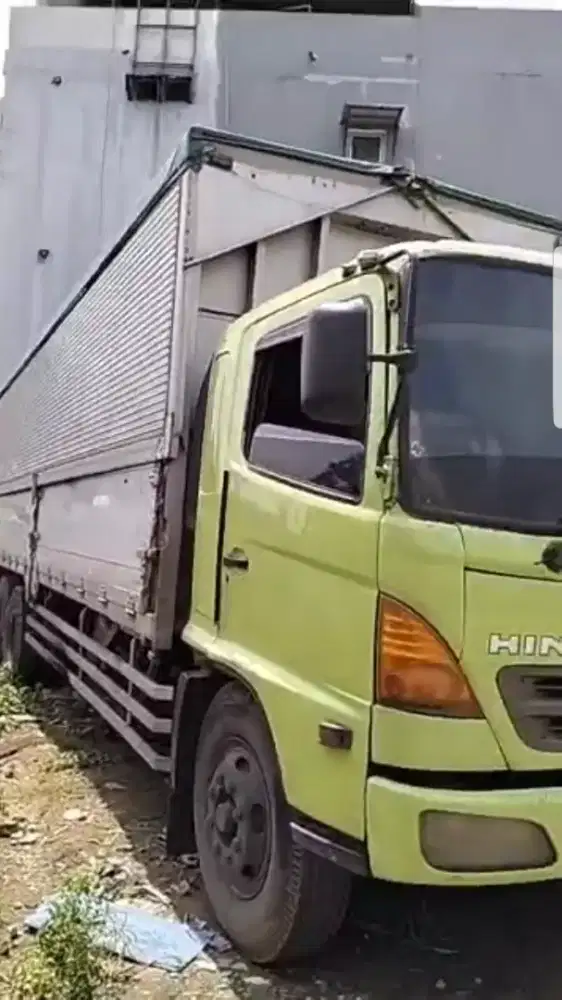 Truk Hino 6x2 260PS 2006 wingbox long 9,5m 2unit bagus semua