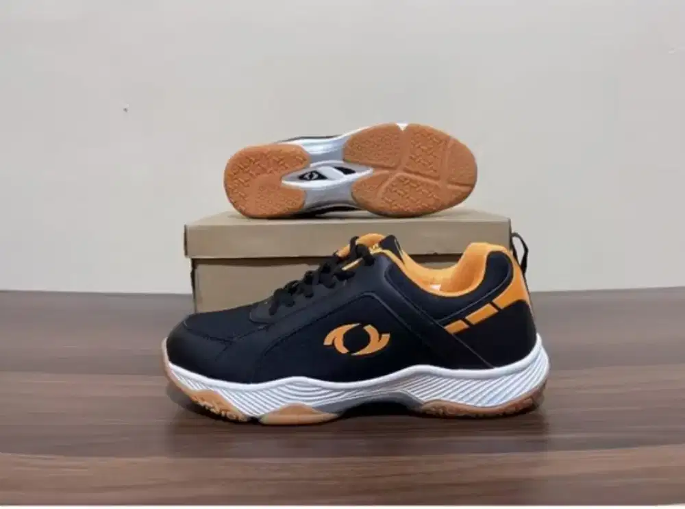 Sepatu tenis dan badminton astec size 40 murah