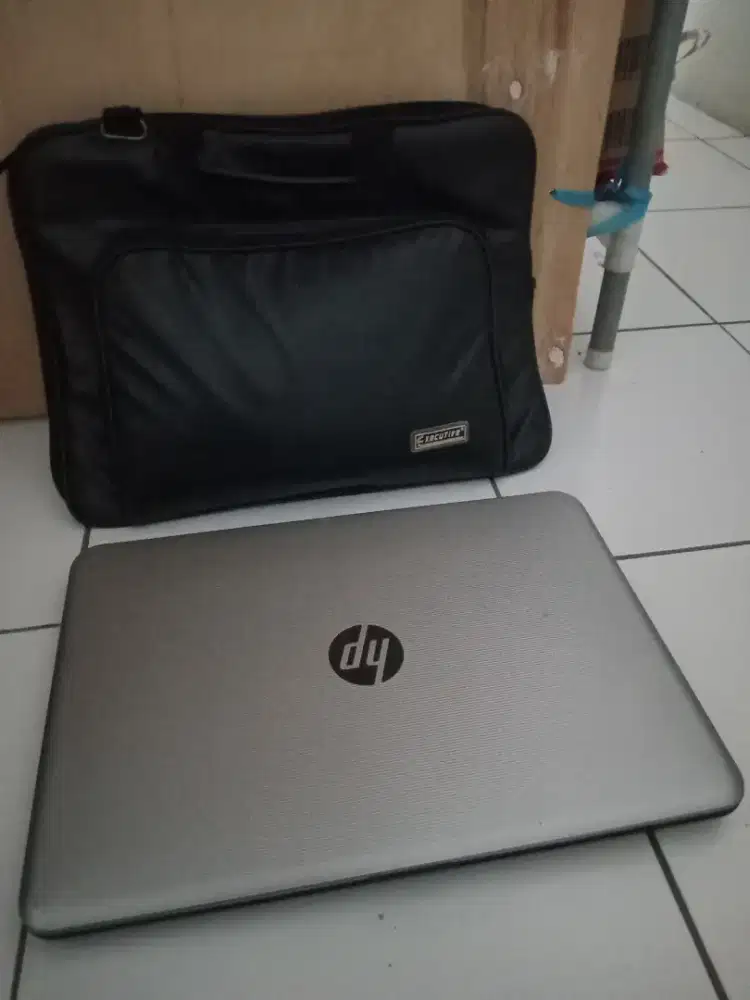 Laptop HP AMD A8 Radeon R5