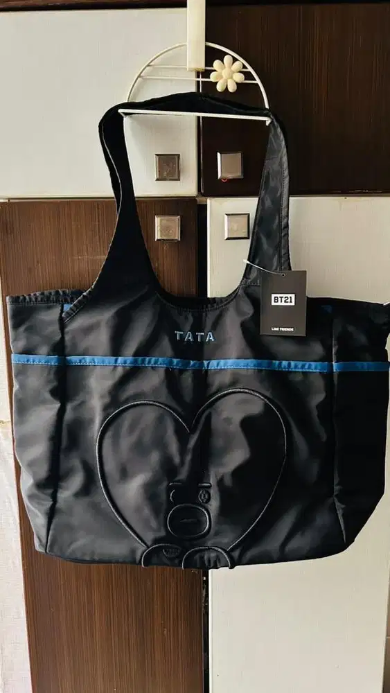 Tote Bag Hitam BT21 Tata