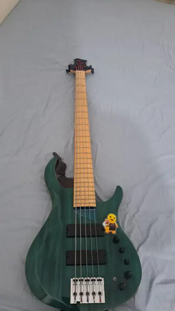 Sire M2 Marcus Miller M2 5 String