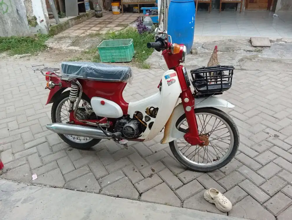 Honda C70 honda astrea