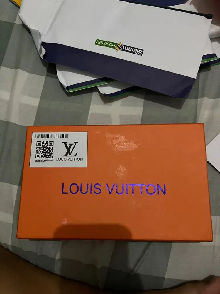 dompet LOUIS VITTOM