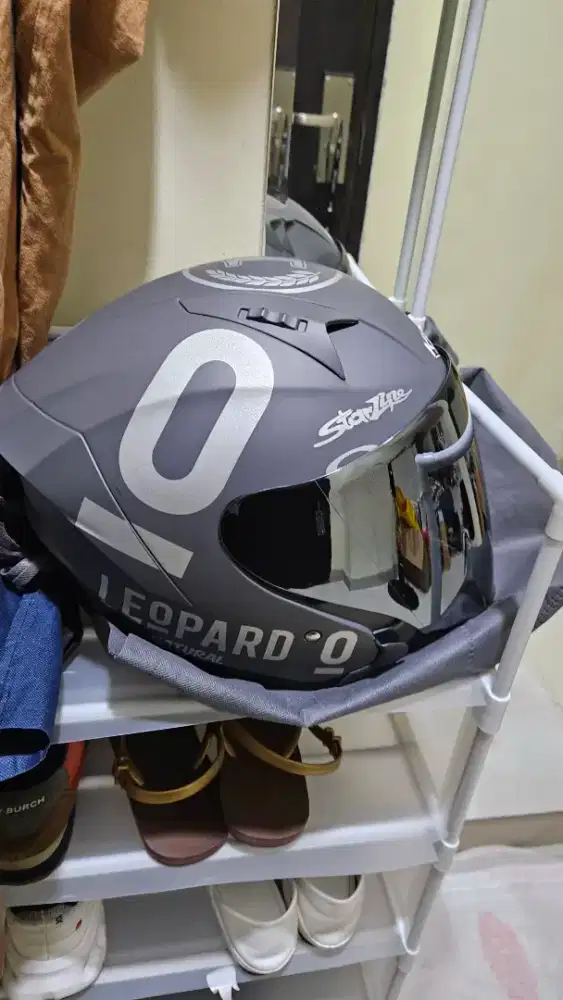 Helm KBR Full face warna abu