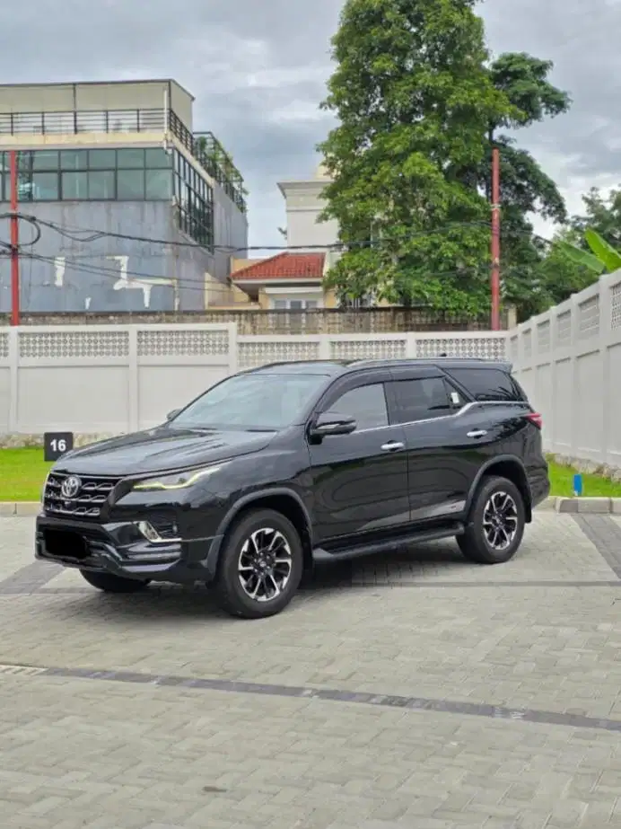 TOYOTA FORTUNER VRZ 2.4 GR DIESEL AT 2021