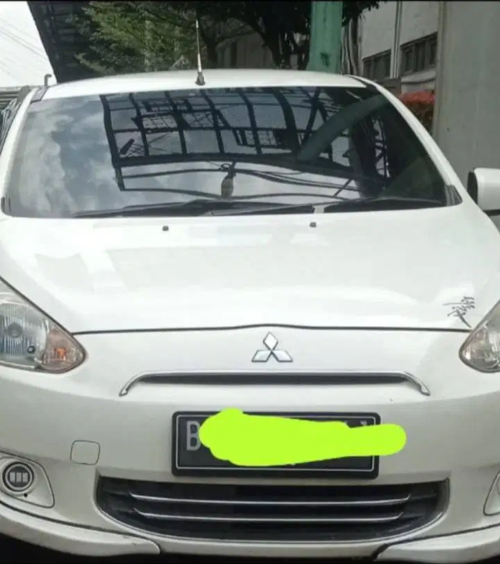 Mobil Mitsubishi Mirage 2012