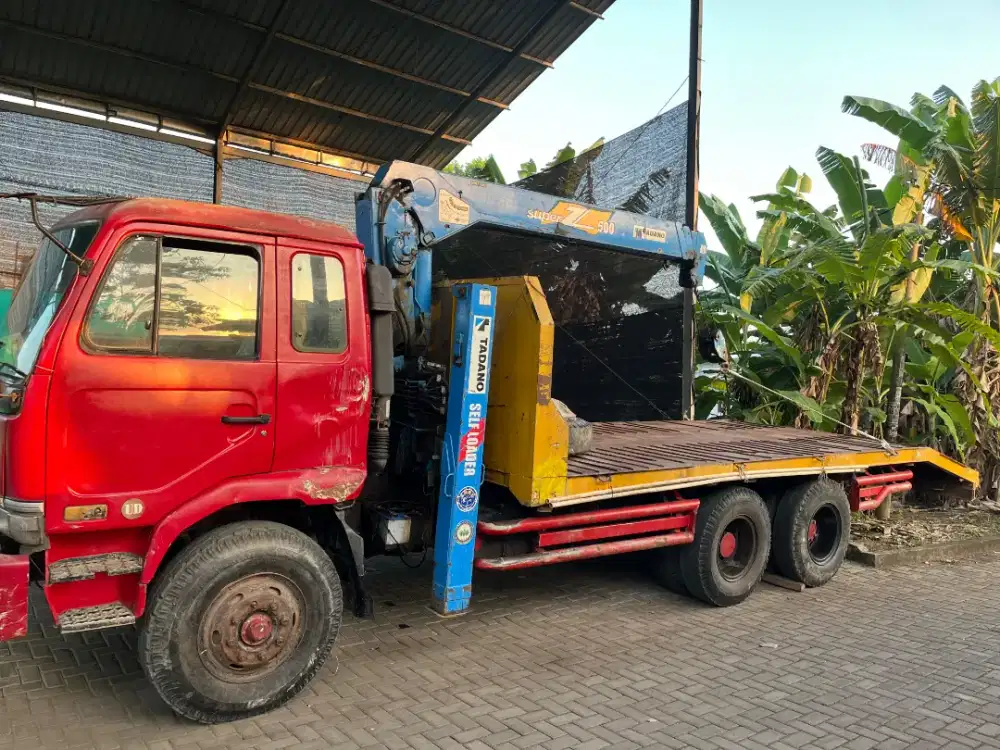 Nissan CWA 260 ( 6 X 4 ) Tronton 2010