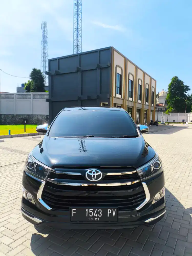 TOYOTA VENTURER 2.0 AT TIPE TERTINGGI 2017