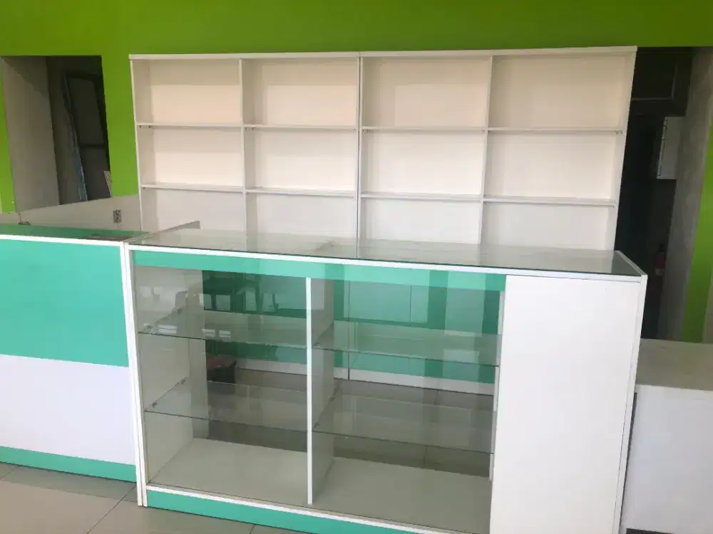 Etalase Apotek bekas