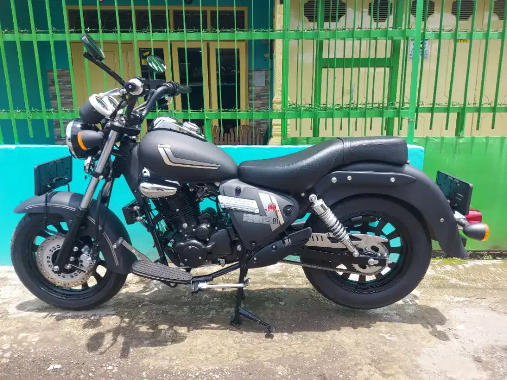 Benelli 200cc efi 2023 istimewa 100 perak km seperti baru