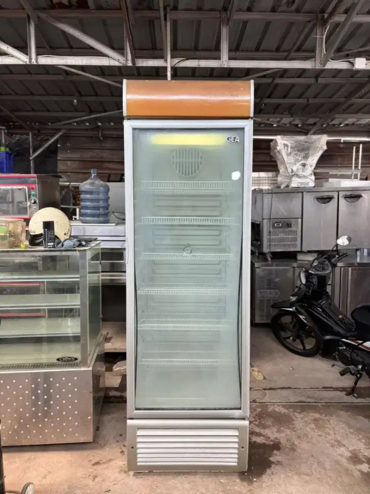 Showcase chiller 
1 pintu jumbo
Merk gea

Harga 3.800.000