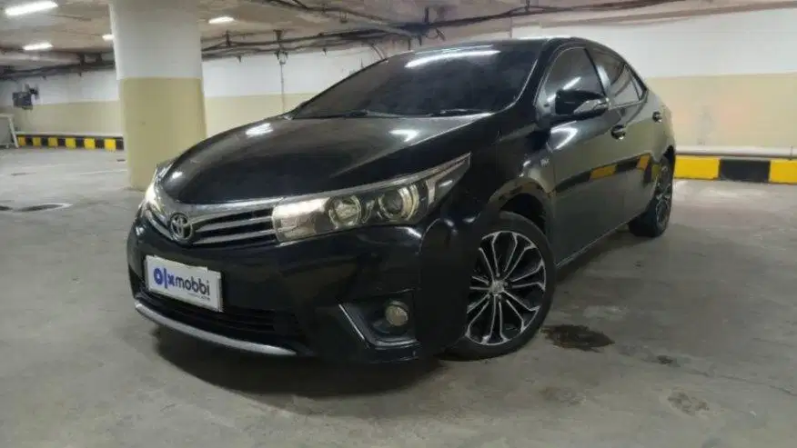 DP Rendah  8JT Toyota Corolla Altis 1.8 V Bensin-AT 2014 Hitam