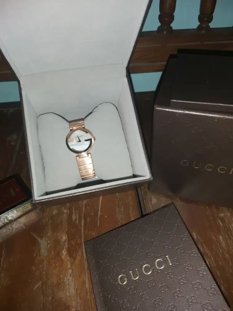 Jam gucci wanita