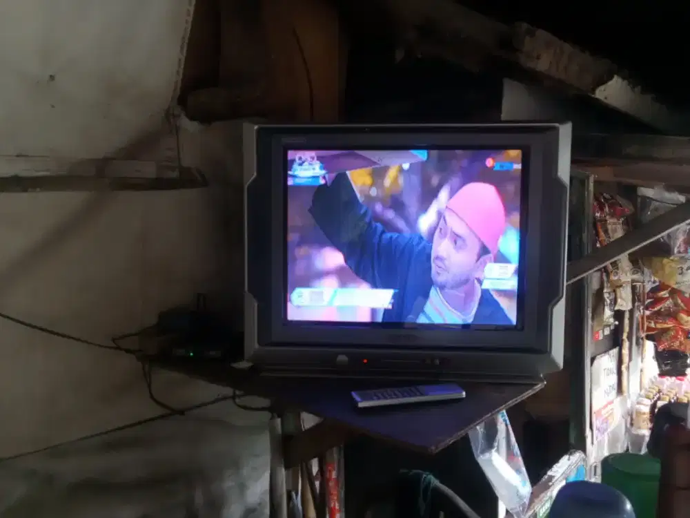 Jual tv 21in SHARP piccolo layar dtar plat harga 300 nego siap antar