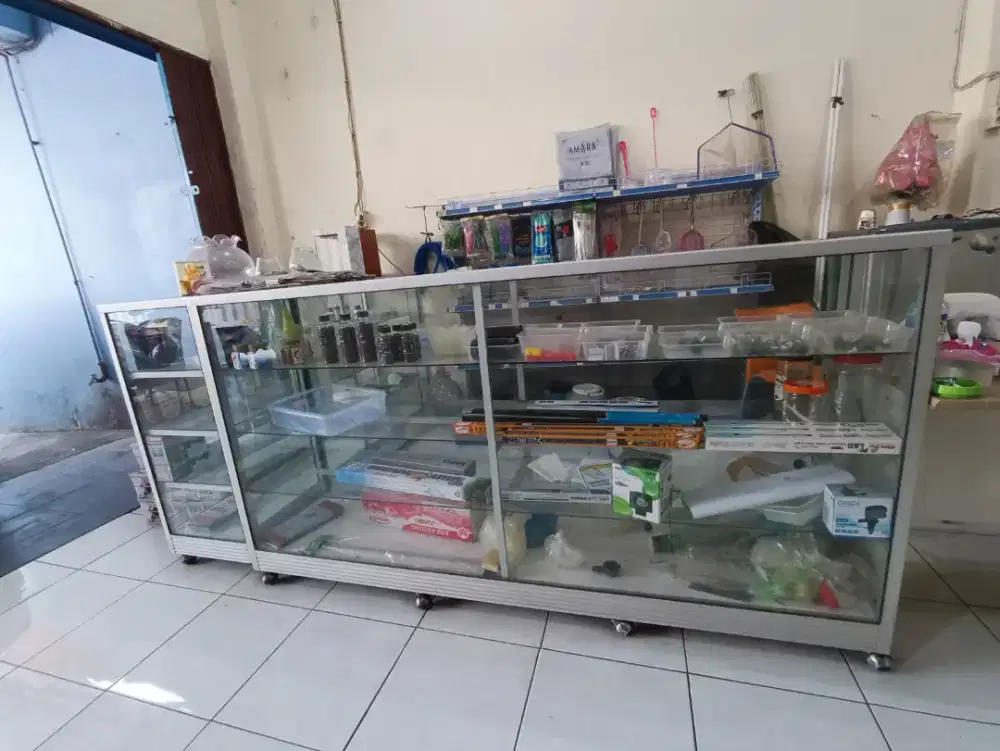 Dijual etalase aluminium bagus