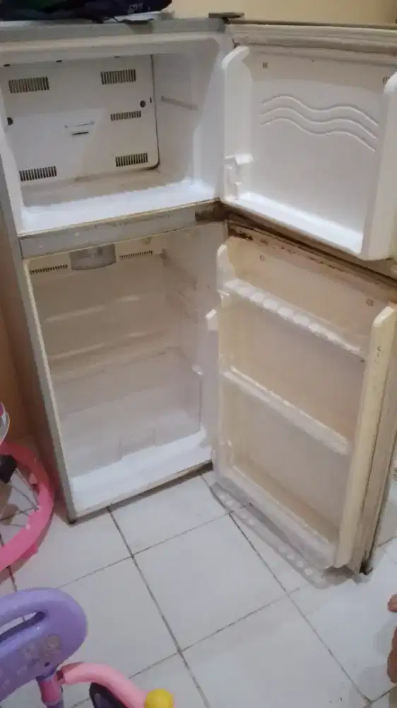 Jual kulkas SHARP 2 pintu